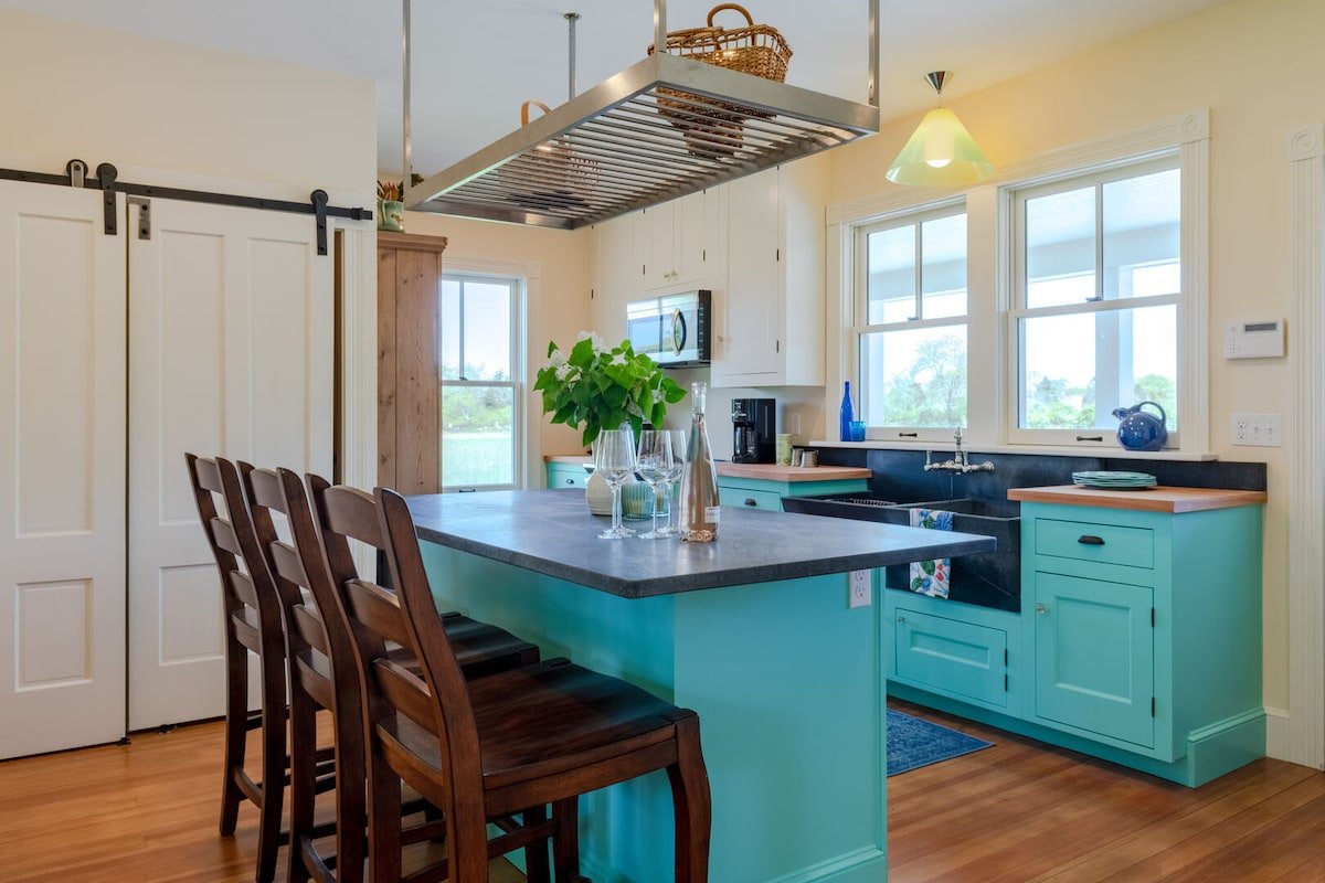 Farmhouse, Access to Potters Pond, Kayak Included gallery image 4