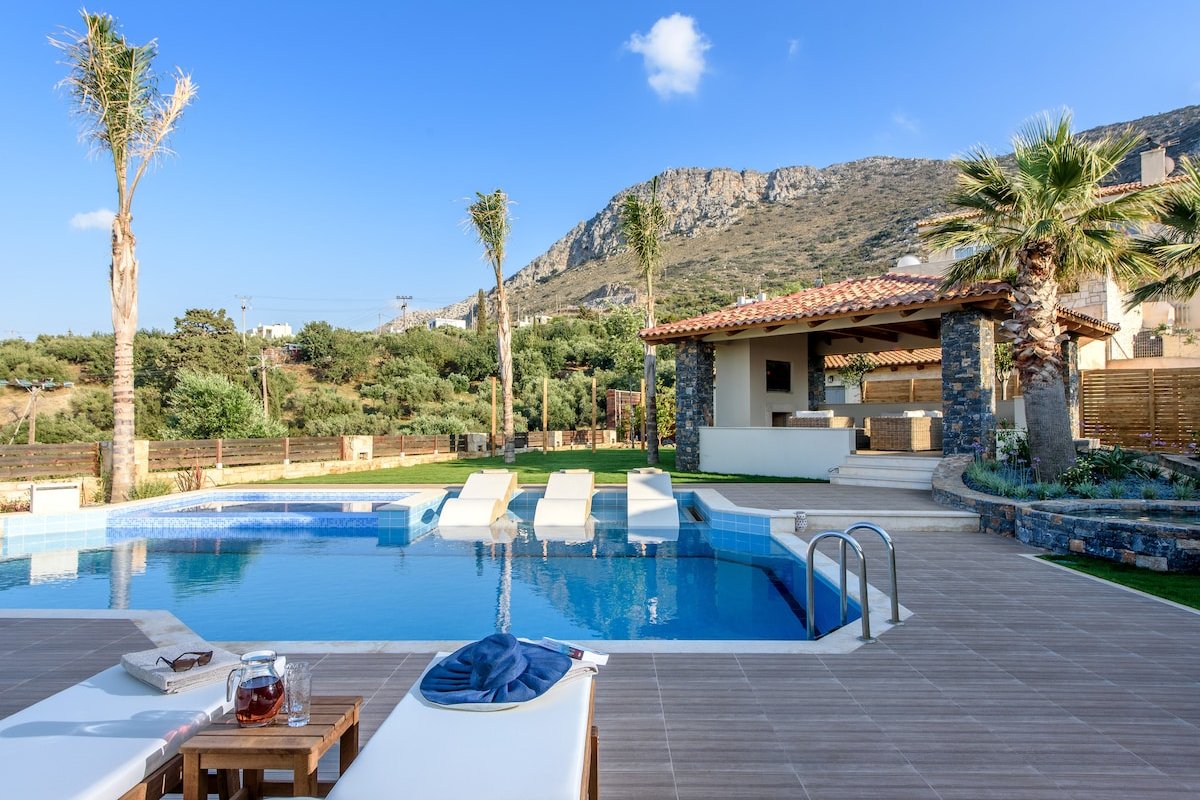 Villa Belle Helene, 4 bedrooms, pool, Jacuzzi gallery image 5
