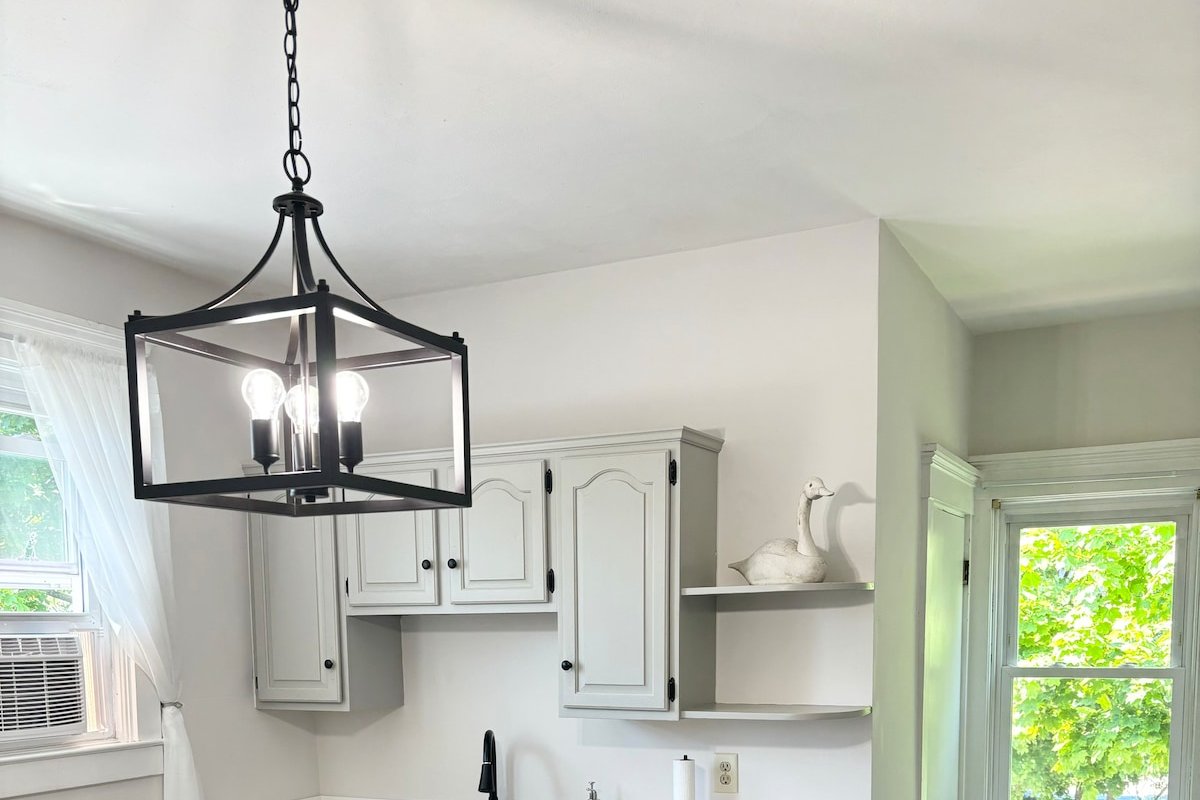 The Presidential Suite in Downtown Bristol! gallery image 3