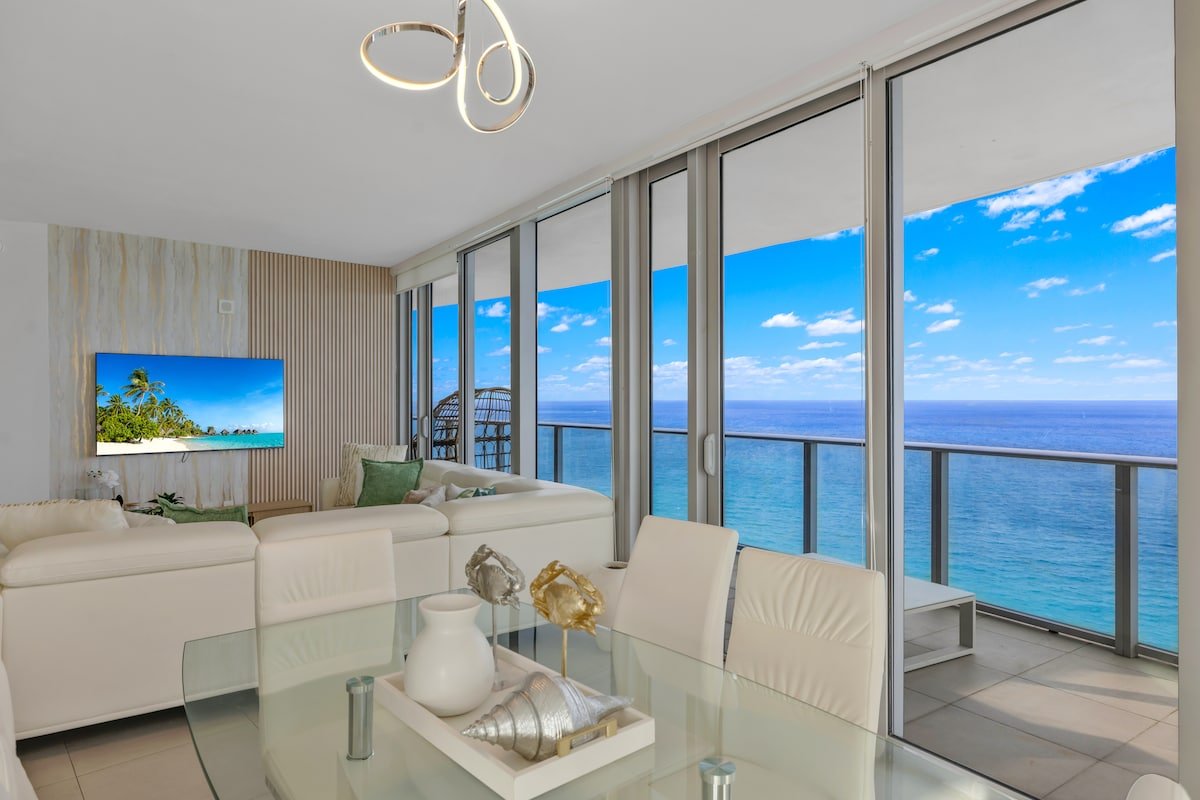 Hallandale OceanView | Pool | Gym | Fast Wi-Fi gallery image 2