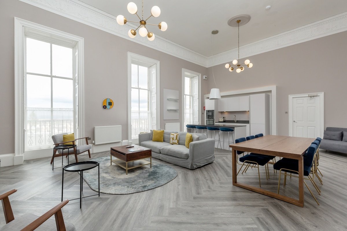 York Place City Centre 2 bedroom deluxe Apartment gallery image 2