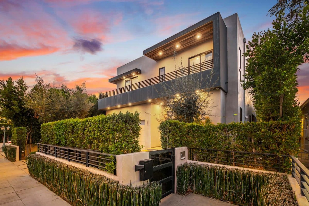 5 BR Villa in the Grove – Pool & Spa gallery image 3