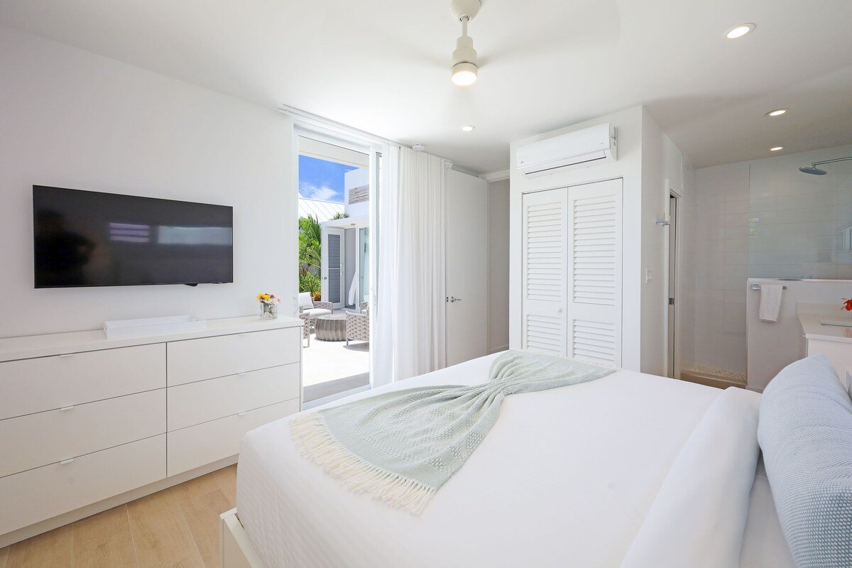 Villa Sorelle: Spacious Villa w/Pool, Near Beach gallery image 5