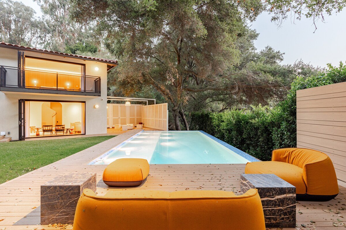 Elegant Luxury Retreat w/ Pool & Modern Touches gallery image 3