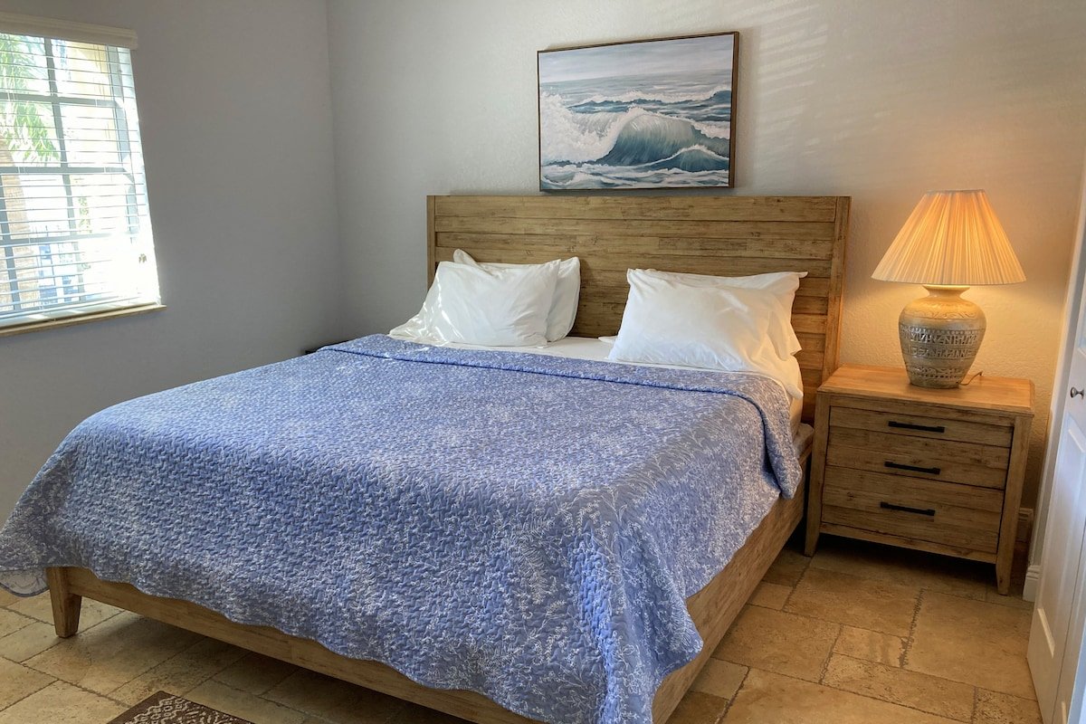 3 Bedroom Apartment, Roof Top Pool, Walk to Beach! gallery image 3