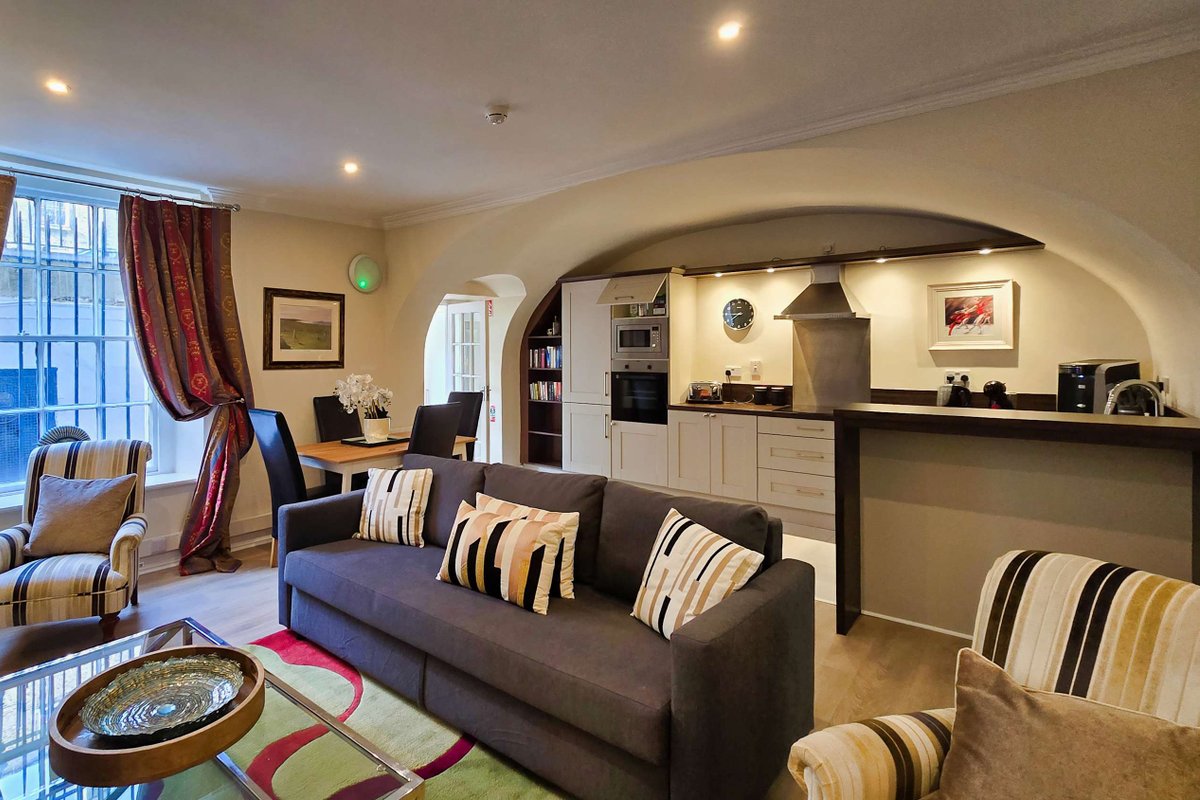 Spacious and Private City Centre Georgian Square A