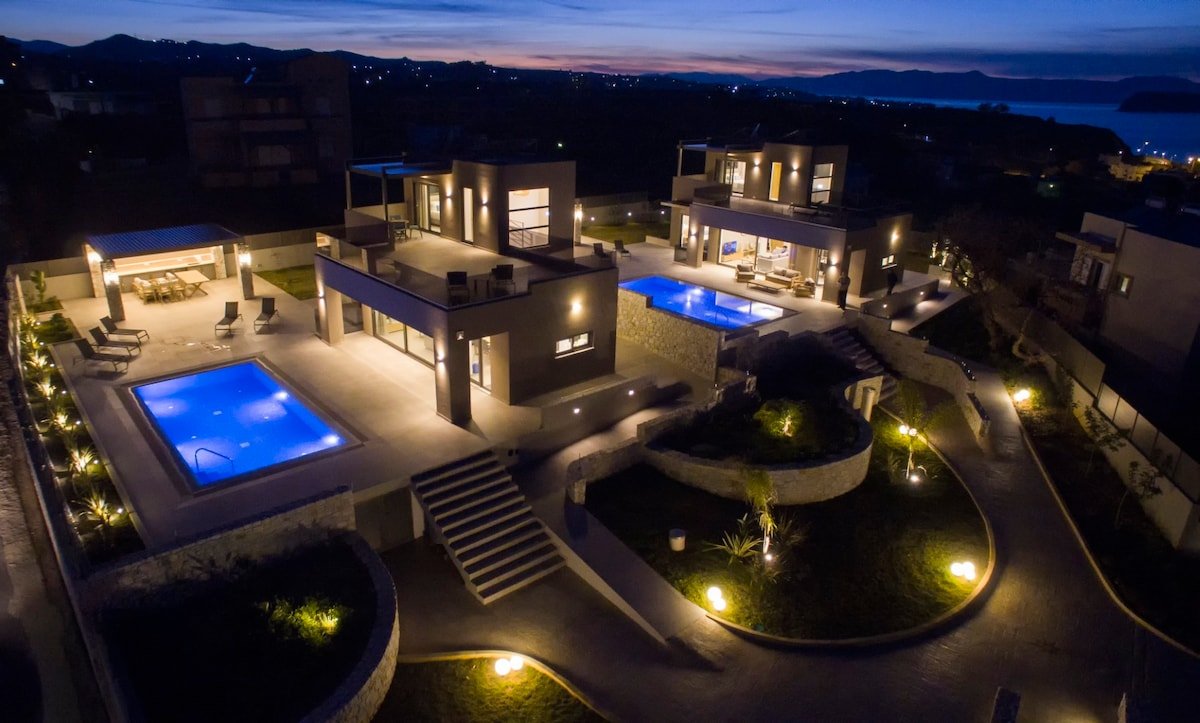 New Lux villa-Sauna&Jacuzzi-Heated Pool-24sleeps gallery image 2