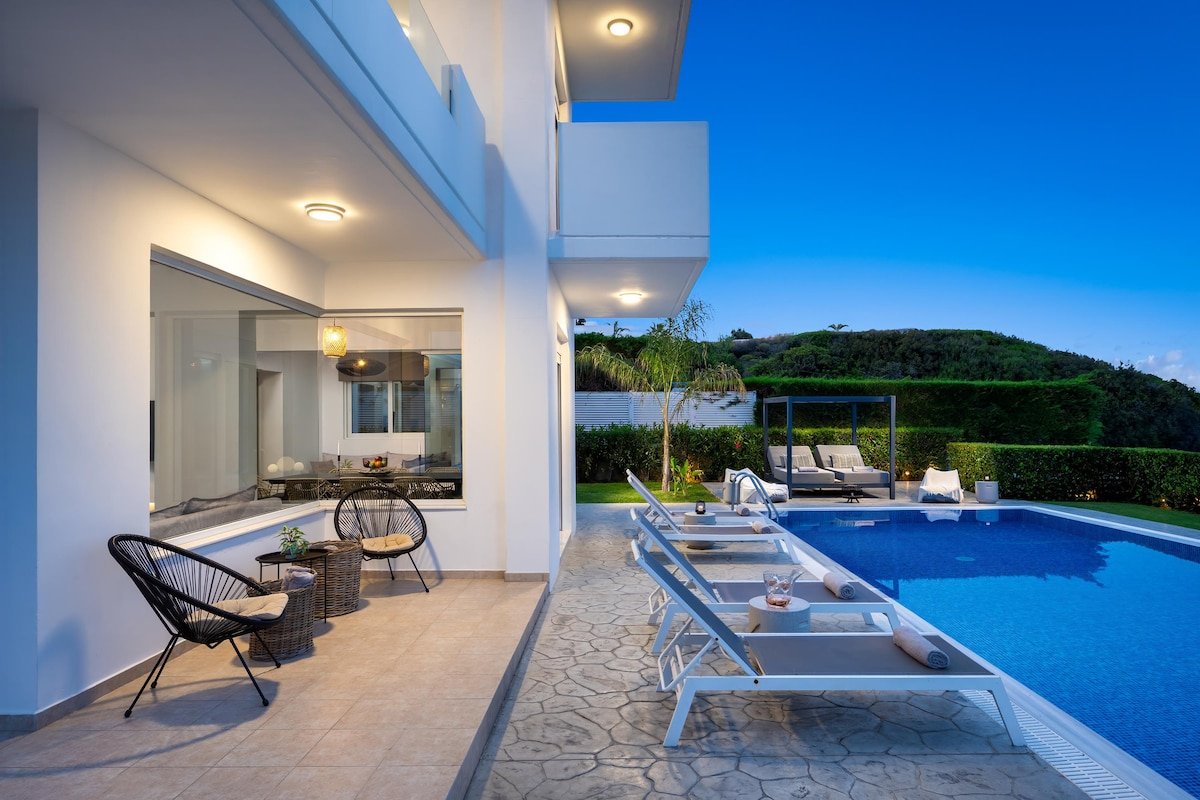 Hill and Sea View Villa gallery image 5