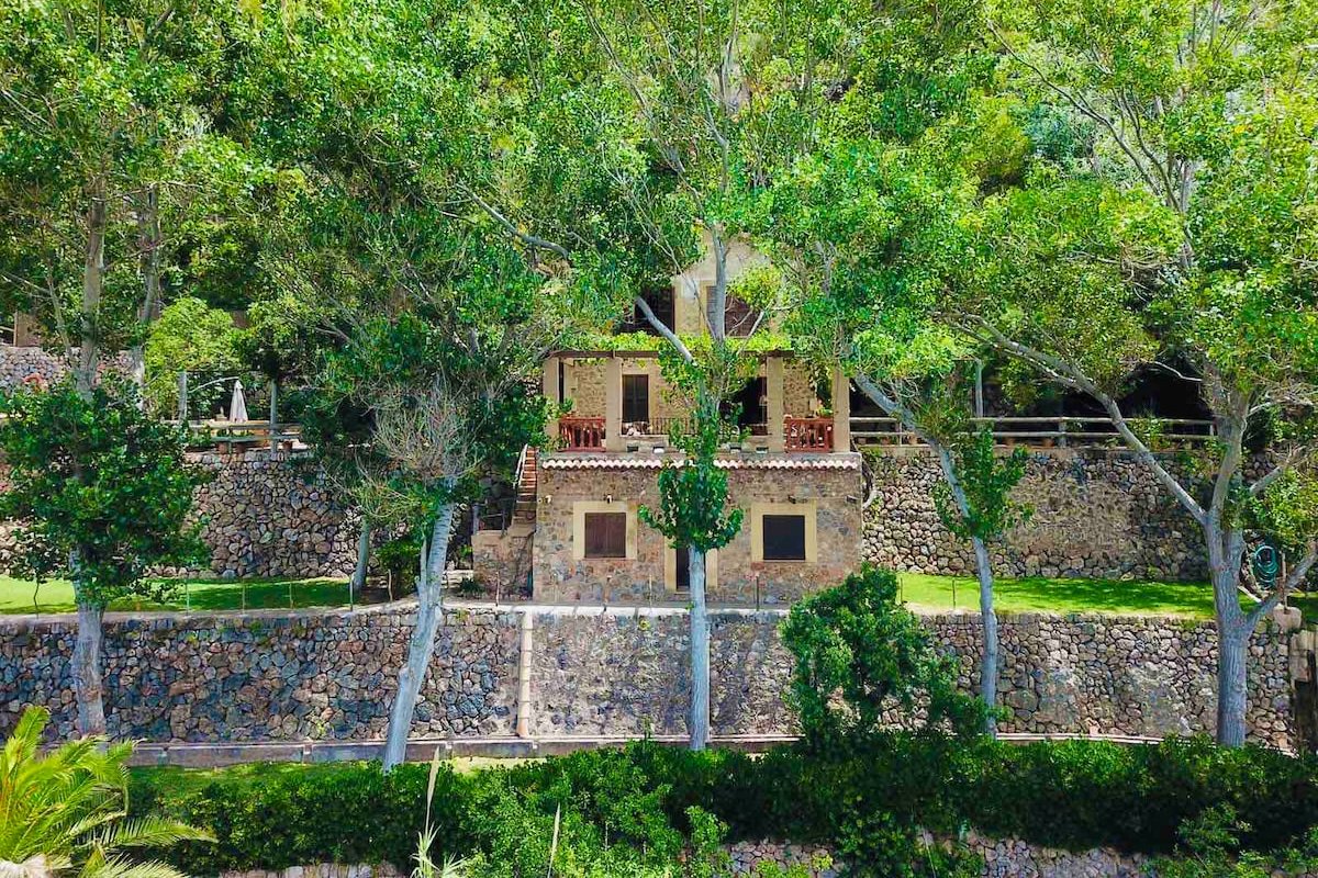 Es Racó d’Alconàsser. Unique, overlooking the sea gallery image 4