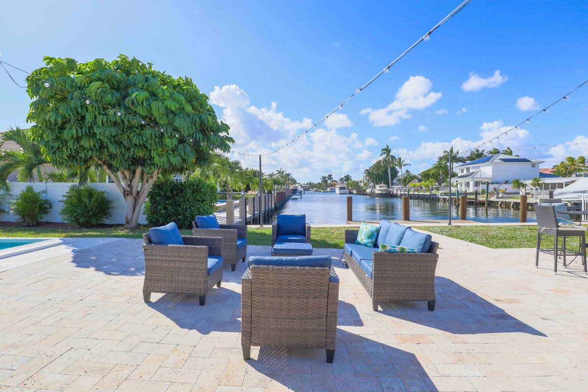 Pompano Gem – Waterfront, Pool, Walk to Beach