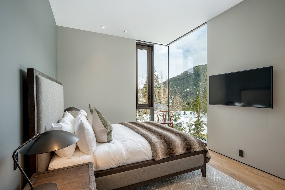 Mountain retreat w/ ski access & hot tub gallery image 5