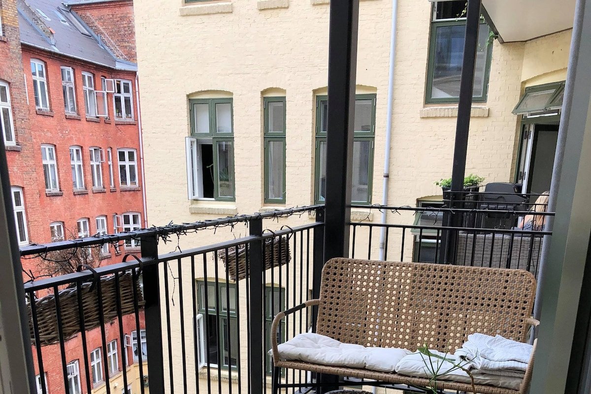 Luxury 200 m2 apartment in the city center gallery image 3