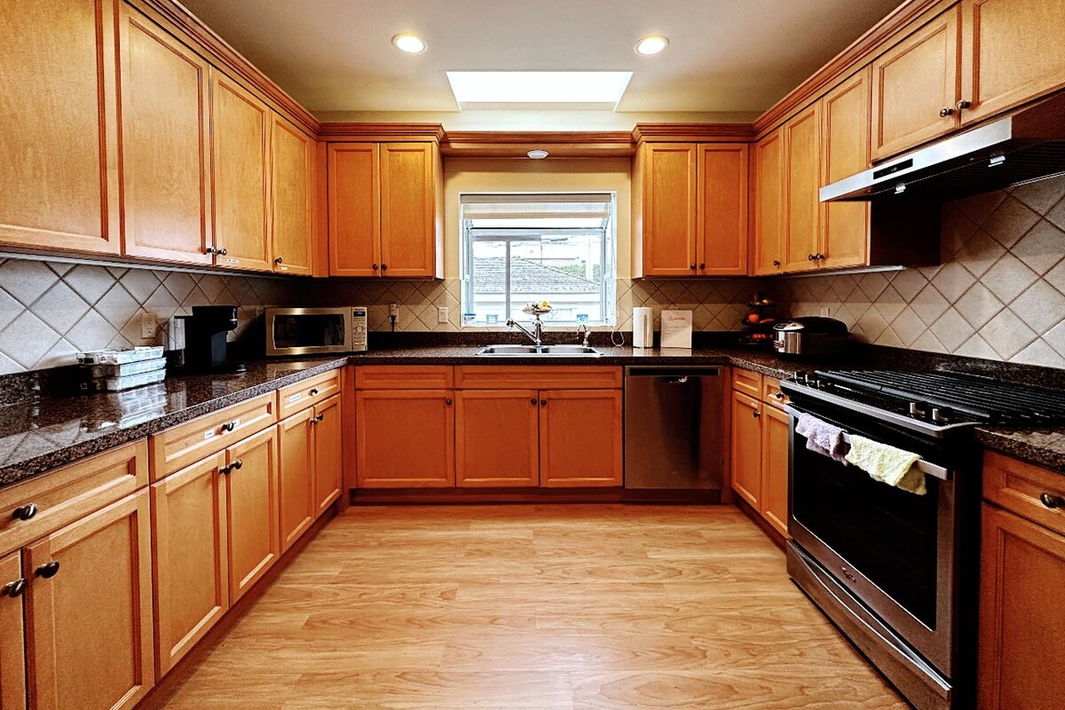 Super Cosy 8Bedroom(10bed)&6Bath -10min DT/Airport gallery image 3