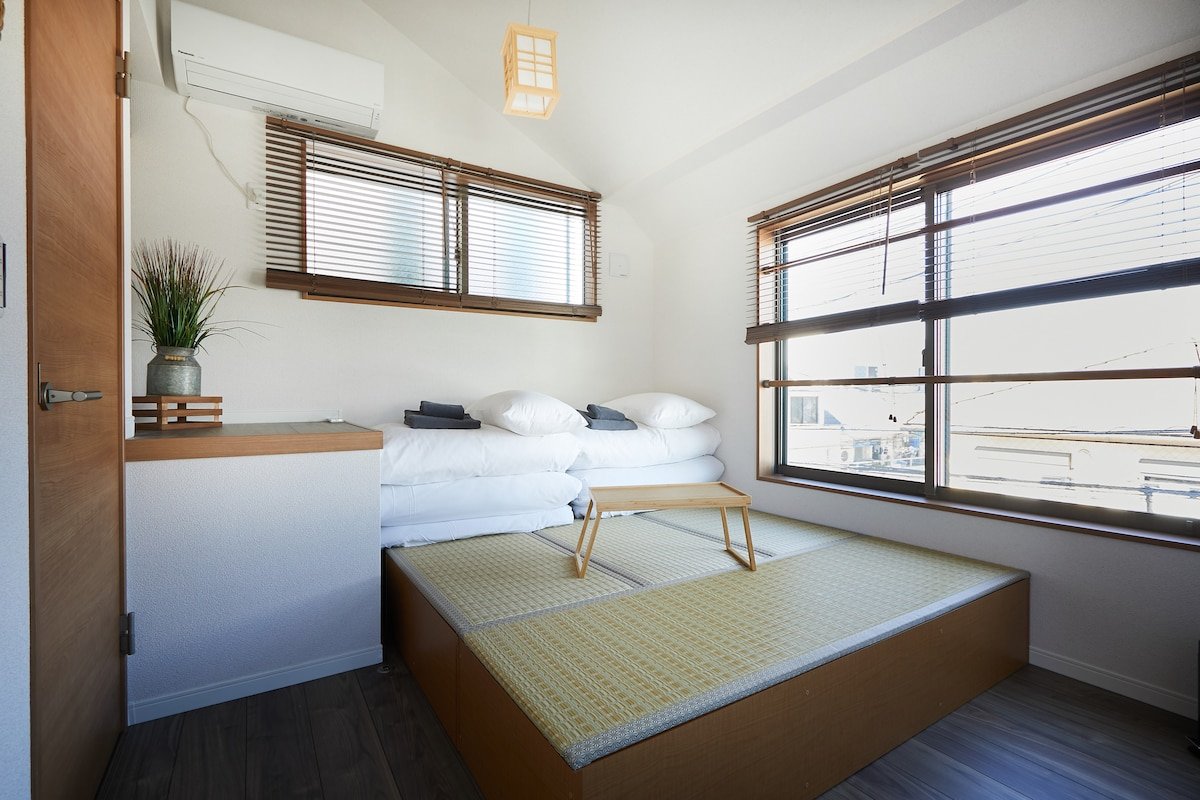 新宿まで直通で1分、渋谷に至近！和風！コインランドリー、bar、Supermarketあり！ gallery image 5