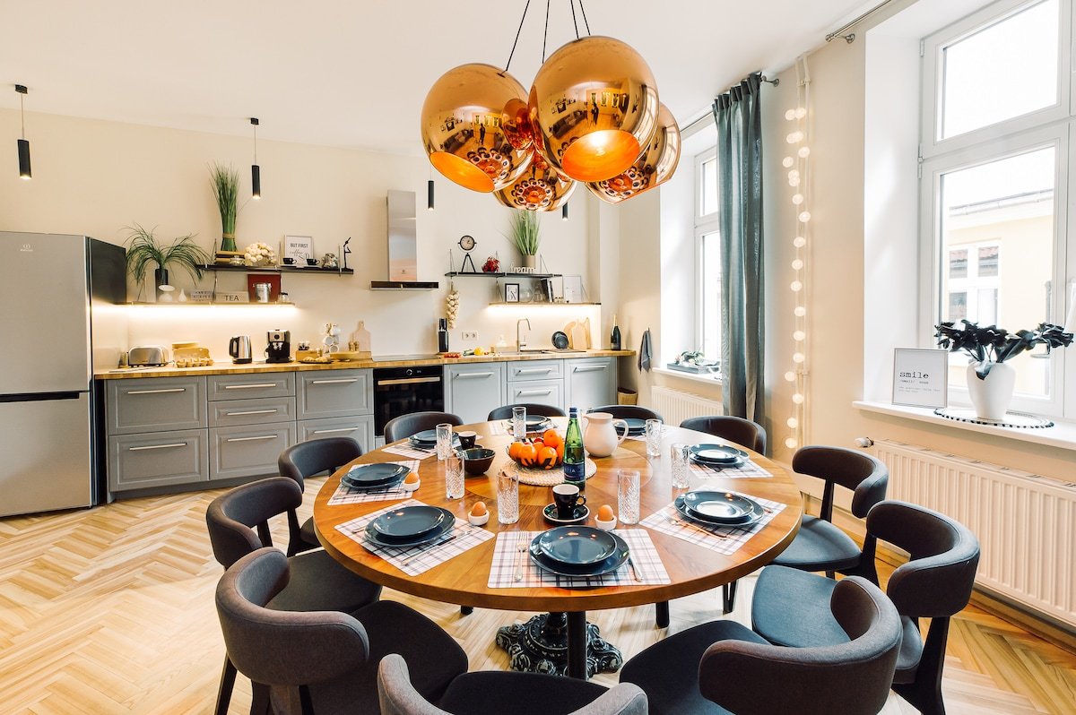 ELVIS Apt/13 guests/6 BR/Self Check-In/Old Riga gallery image 2