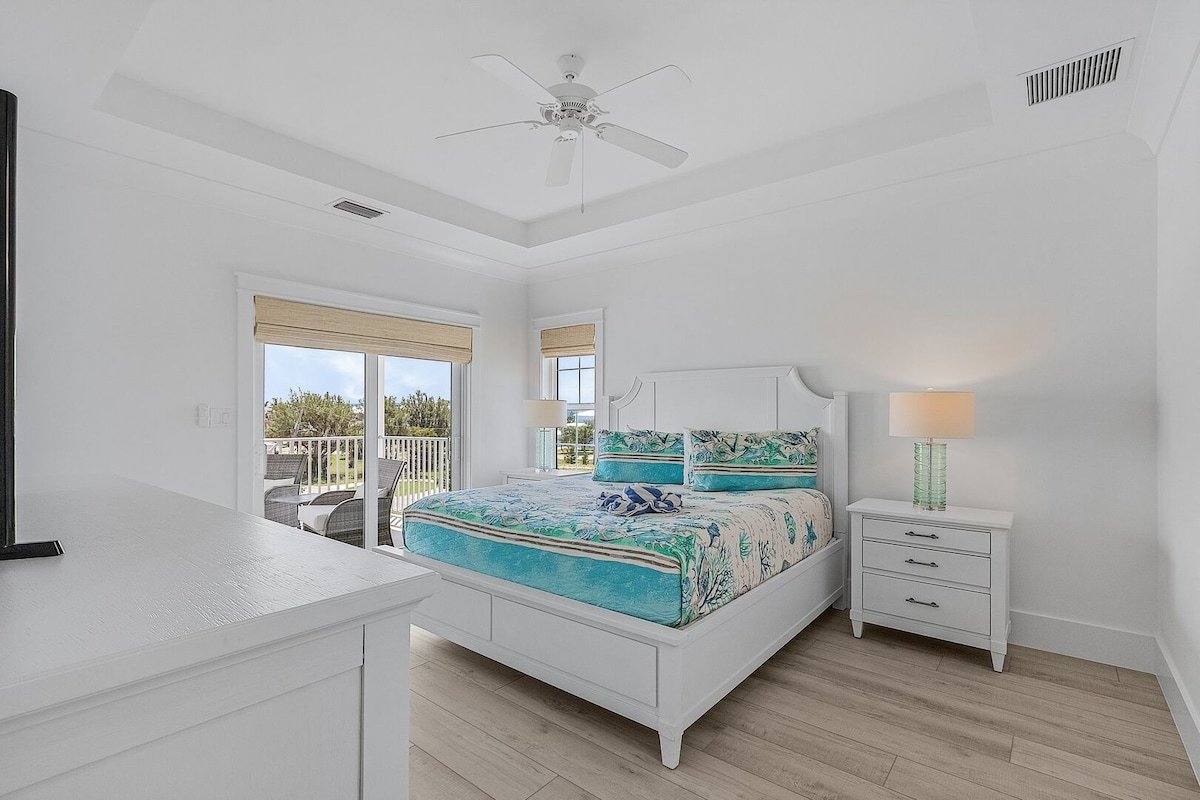 White Sands Retreat: Bay Views, Pool, Elevator gallery image 4