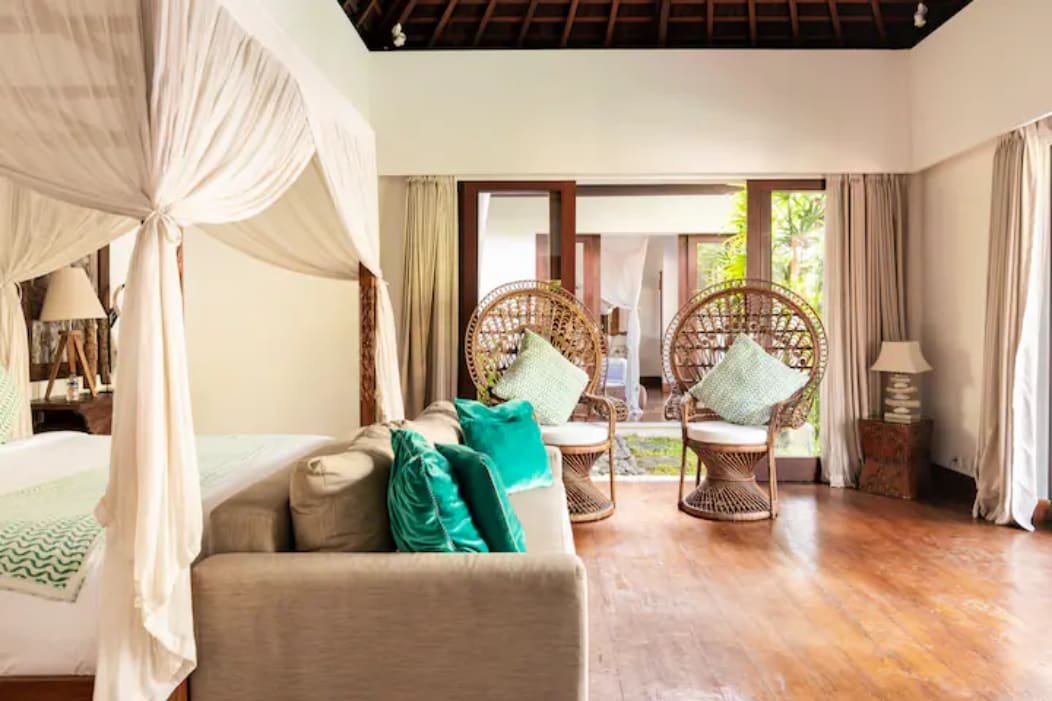 15% Off! 4Bd 25M Pool Gym Home Cinema Billiard Spa gallery image 5