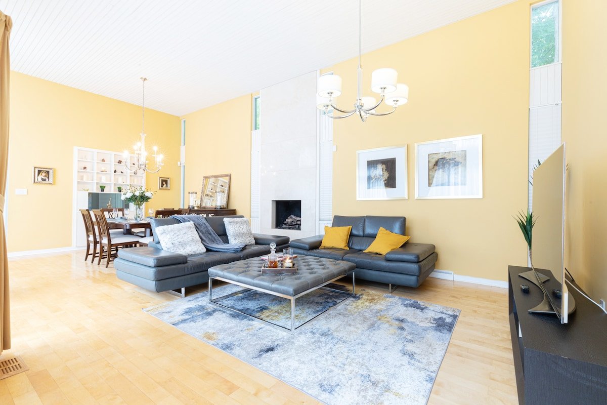 Upscale Home in Lawrence Park [With Yoga Room] gallery image 3