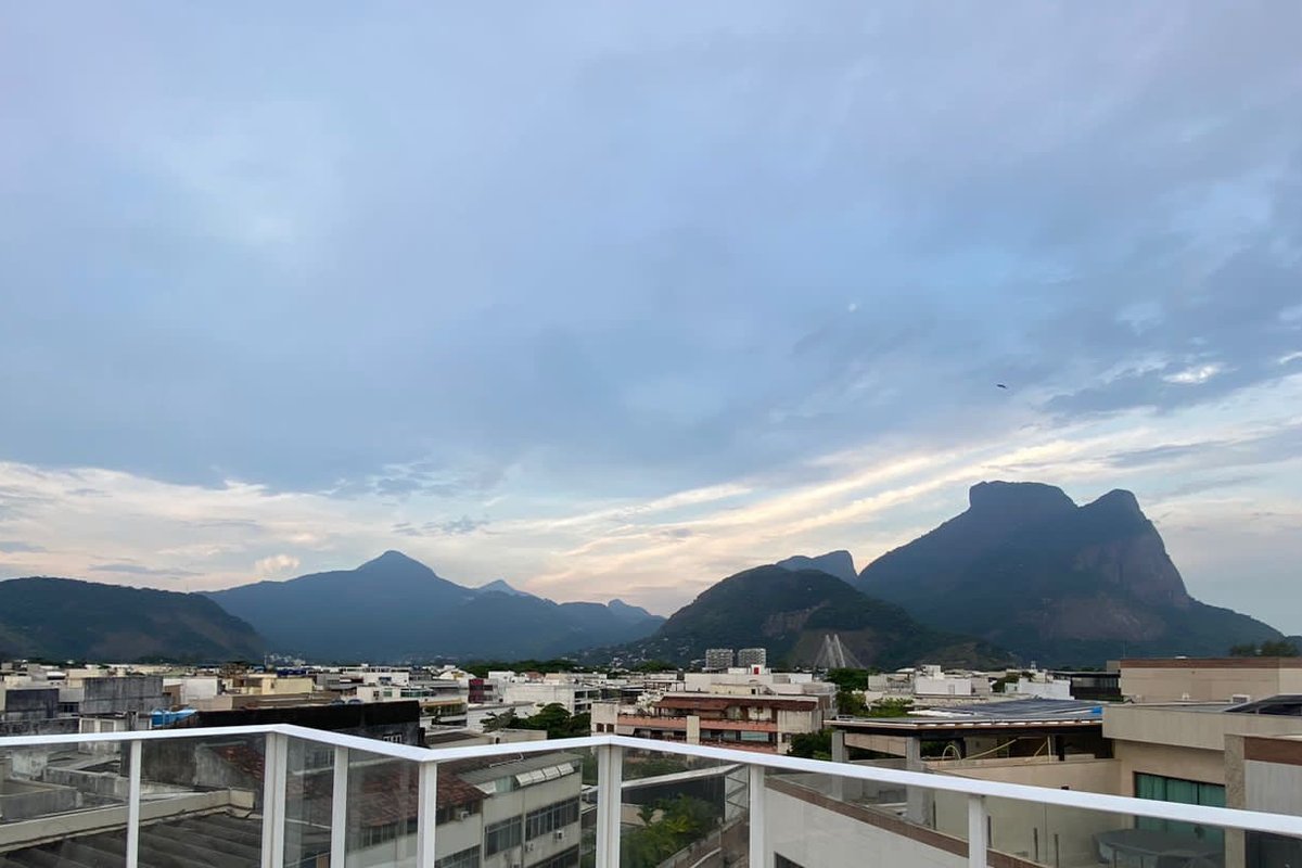 Amazing cobertura front view Pepe beach