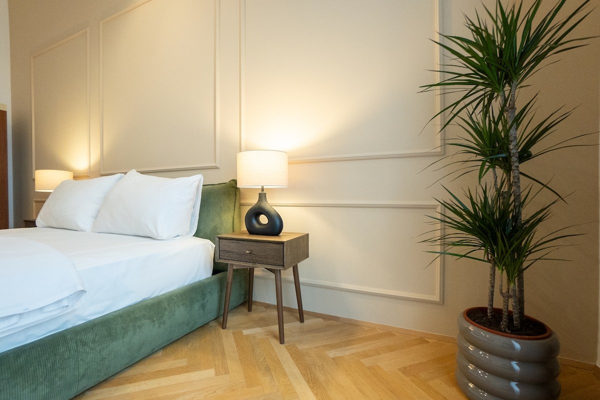 Chic 180m² 3BR Apt near Parliament, Self Check-in gallery image 3