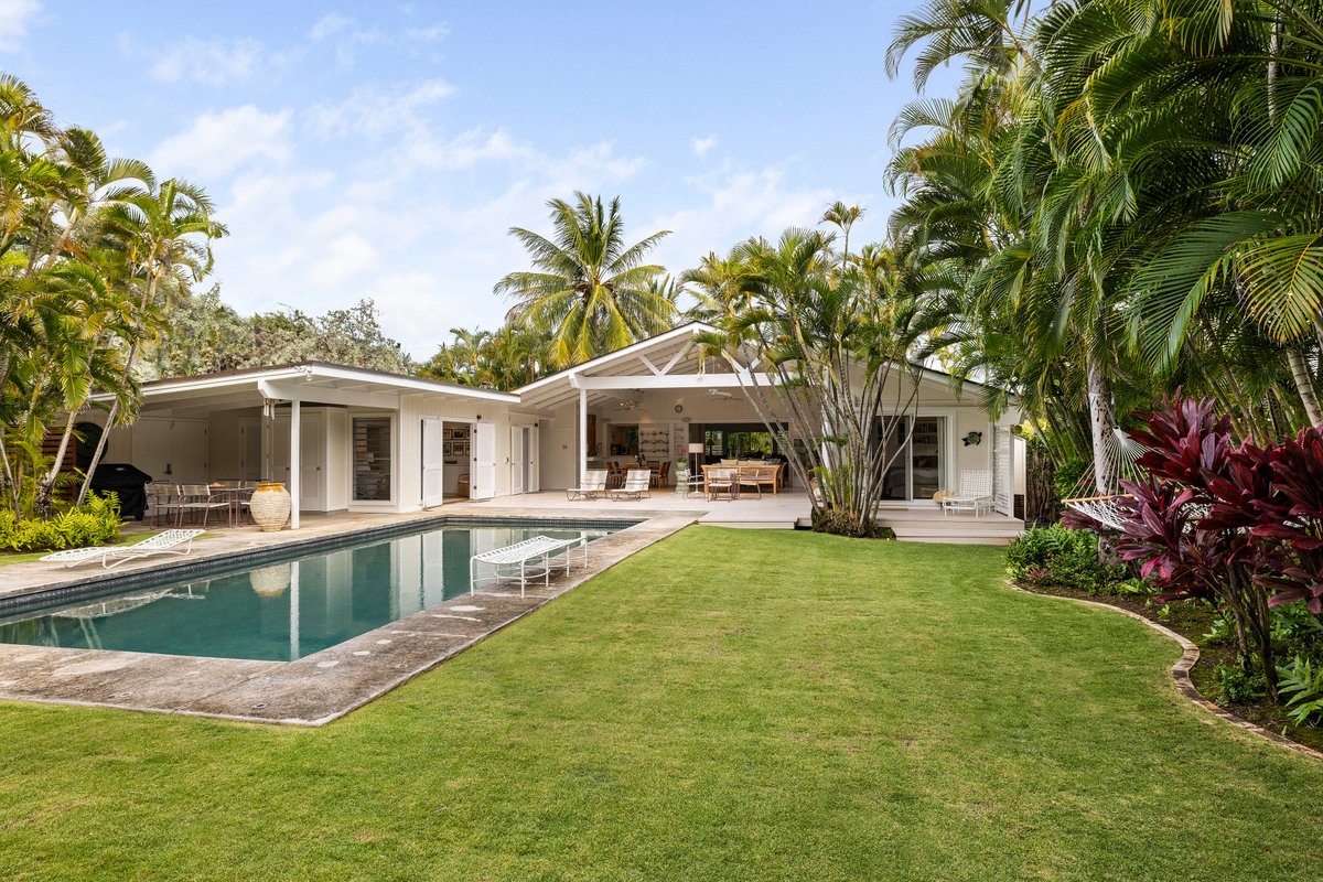 Upscale Kailua Getaway: Steps to Swim Beach!