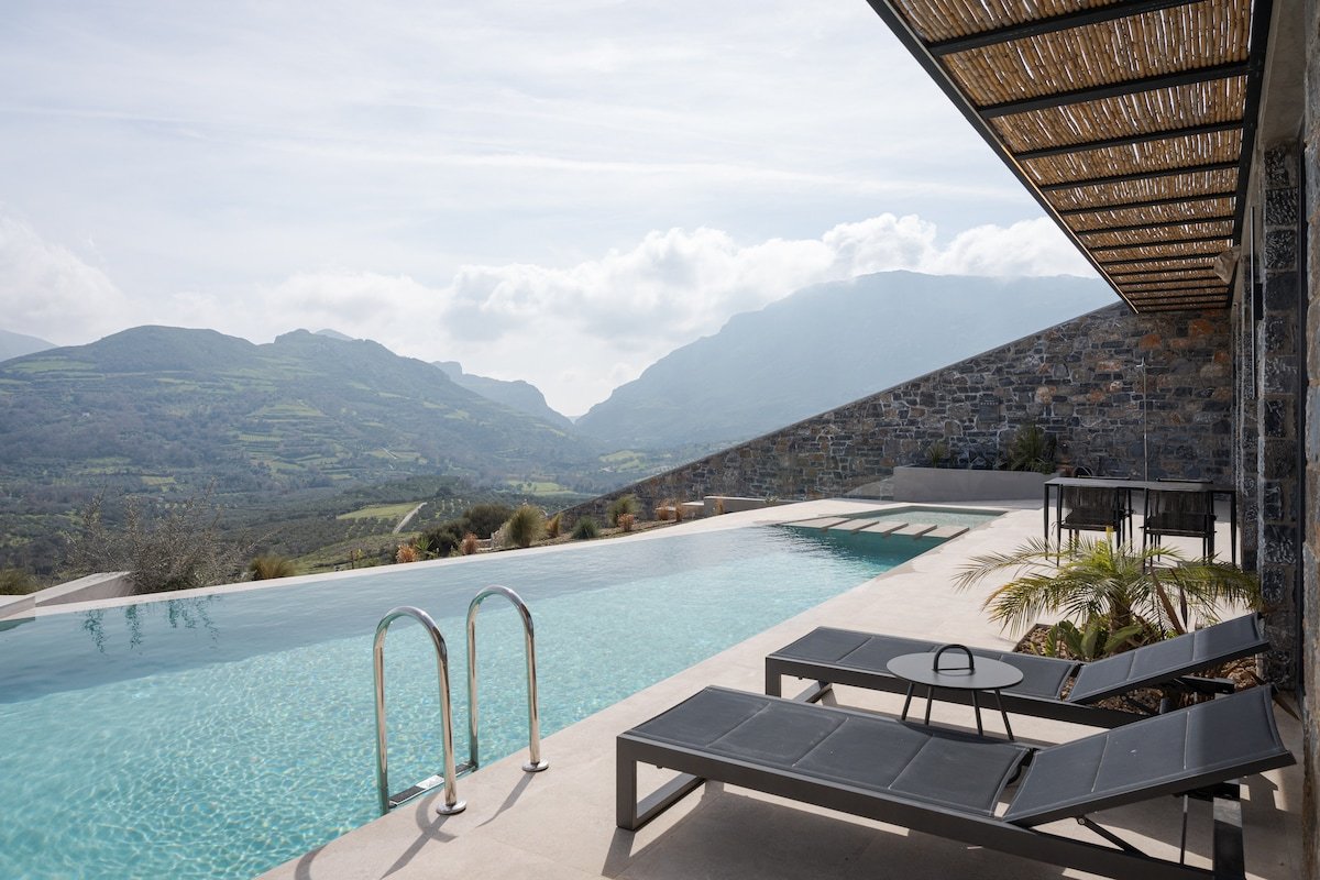 Neromai Cave Luxury Villas gallery image 3