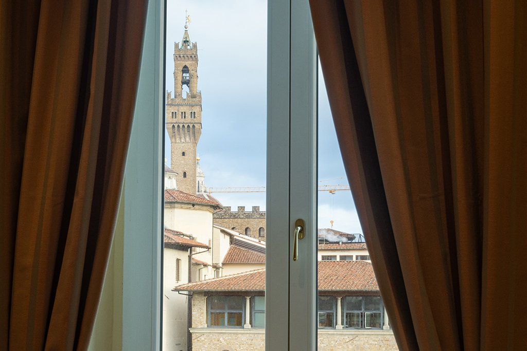Elegant Apartments with Ponte Vecchio View [0302]