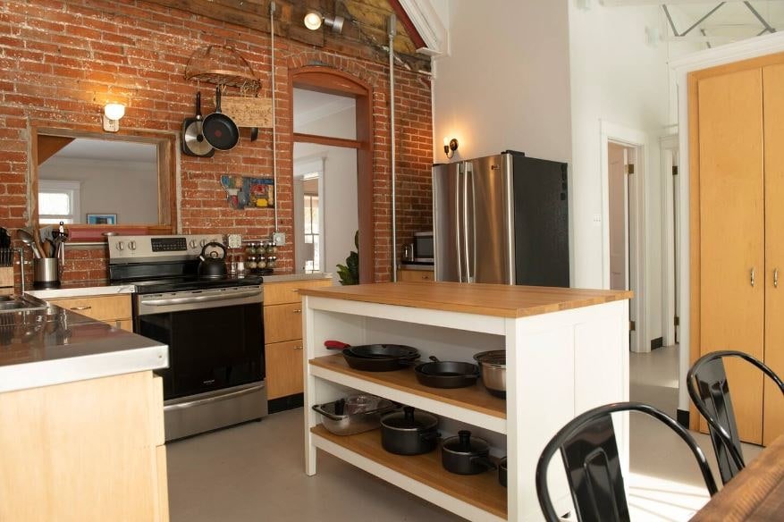 Bozeman Experience-Walk downtown gallery image 3