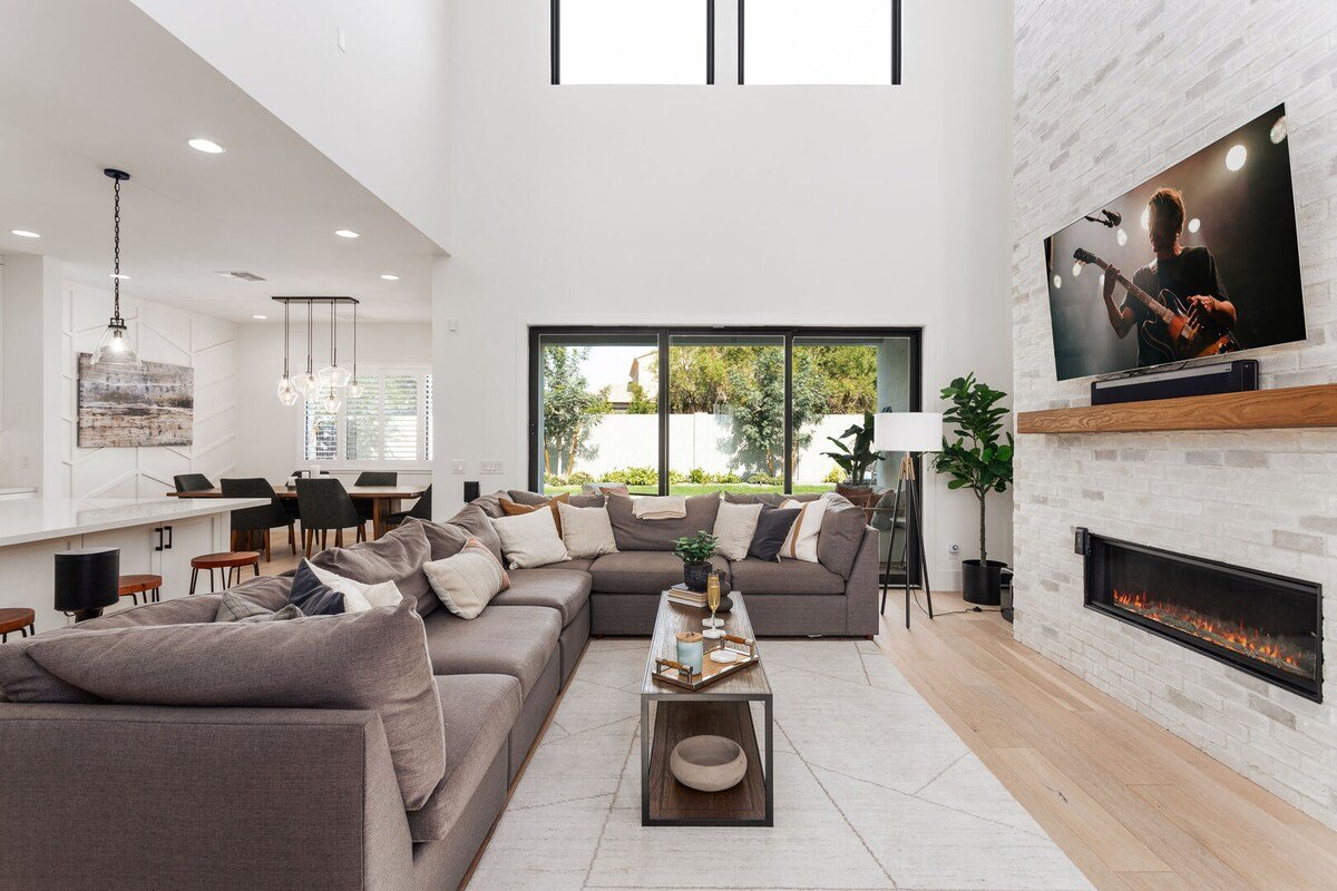 Breeze- Pool- Walk 2 Restaurants- Mins 2 Old Town! gallery image 2