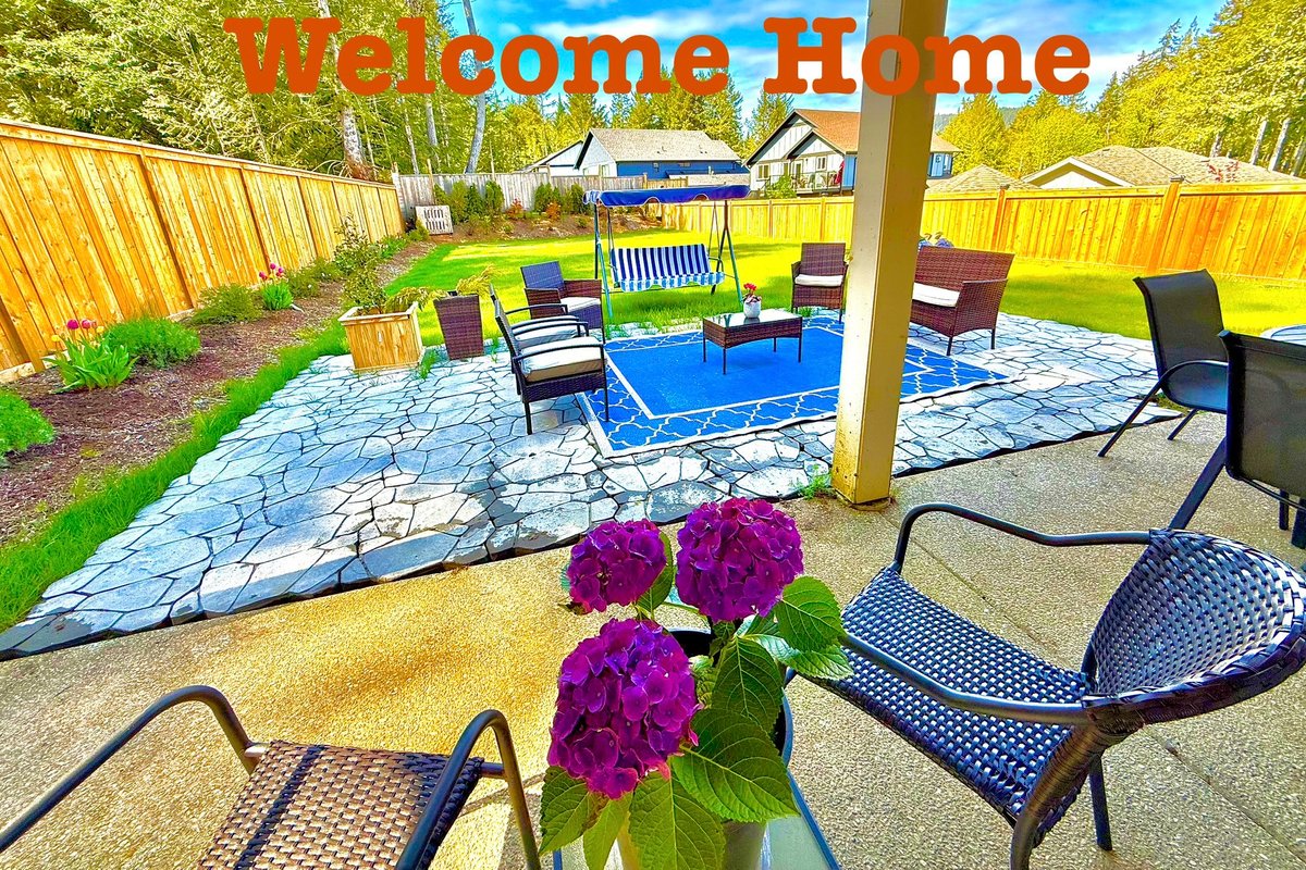 Wonderful New Home w/luxury backyard