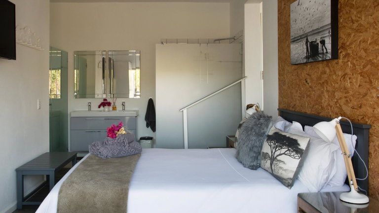 Sunshowers Plett Suite 1(Queen)
