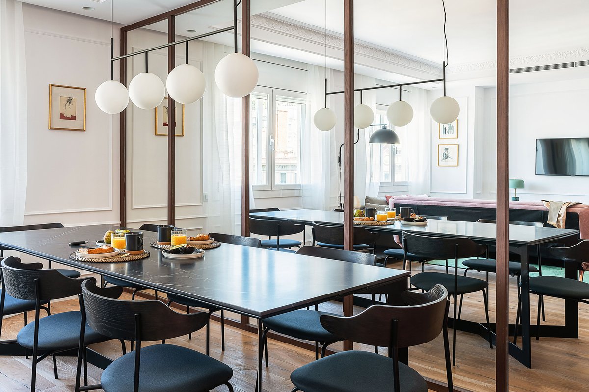 Huge 4 bed/4bathensuite, same block as gaudi house