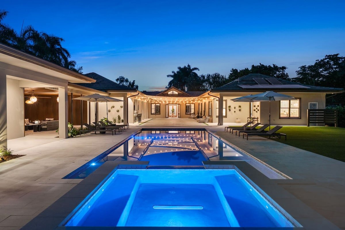 1-Acre Oasis: Pool/Spa, Pickleball, Bball & More