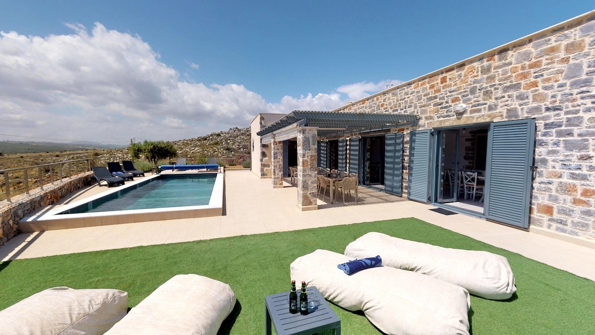 Mandy Luxury Villa by Cretevasion gallery image 3