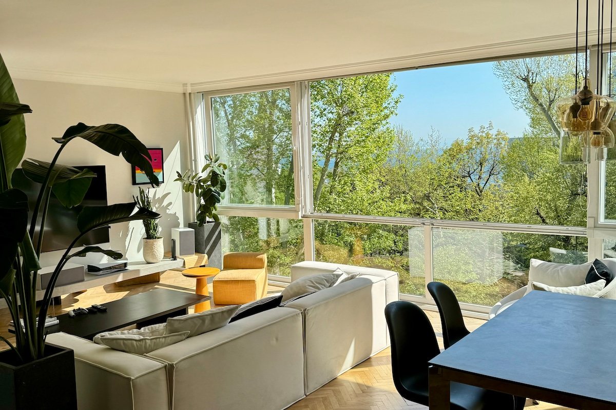 Spacious sunny flat, park and bosphorus view 200m2 gallery image 2