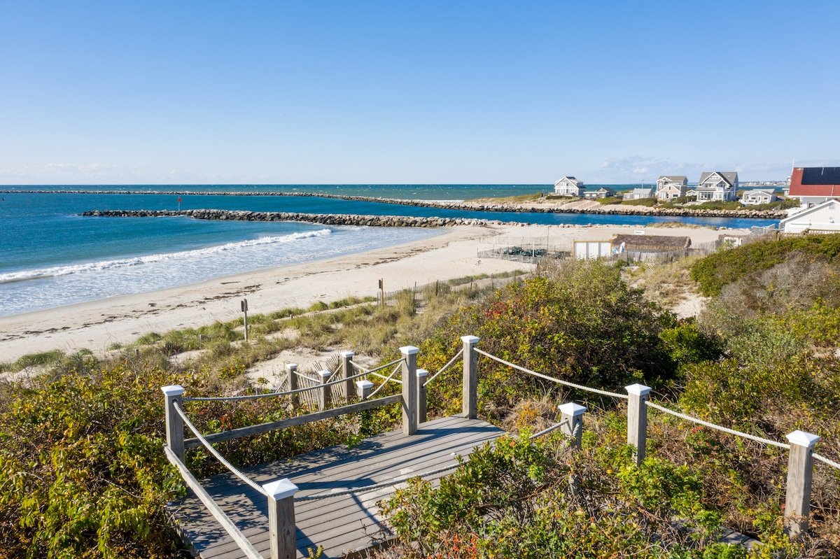 Experience Paradise! Stunning Beachfront Retreat! gallery image 2