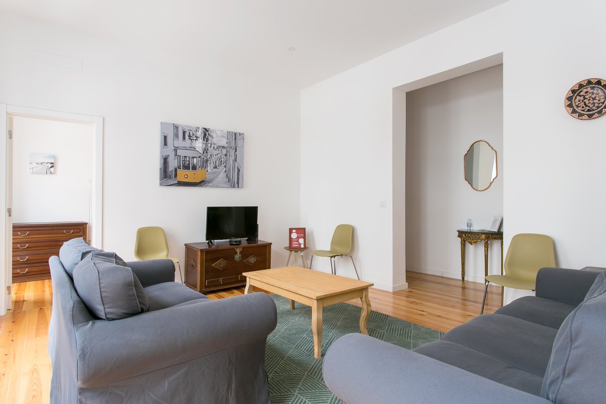 New! Kings Apartment III w/ exterior Patio