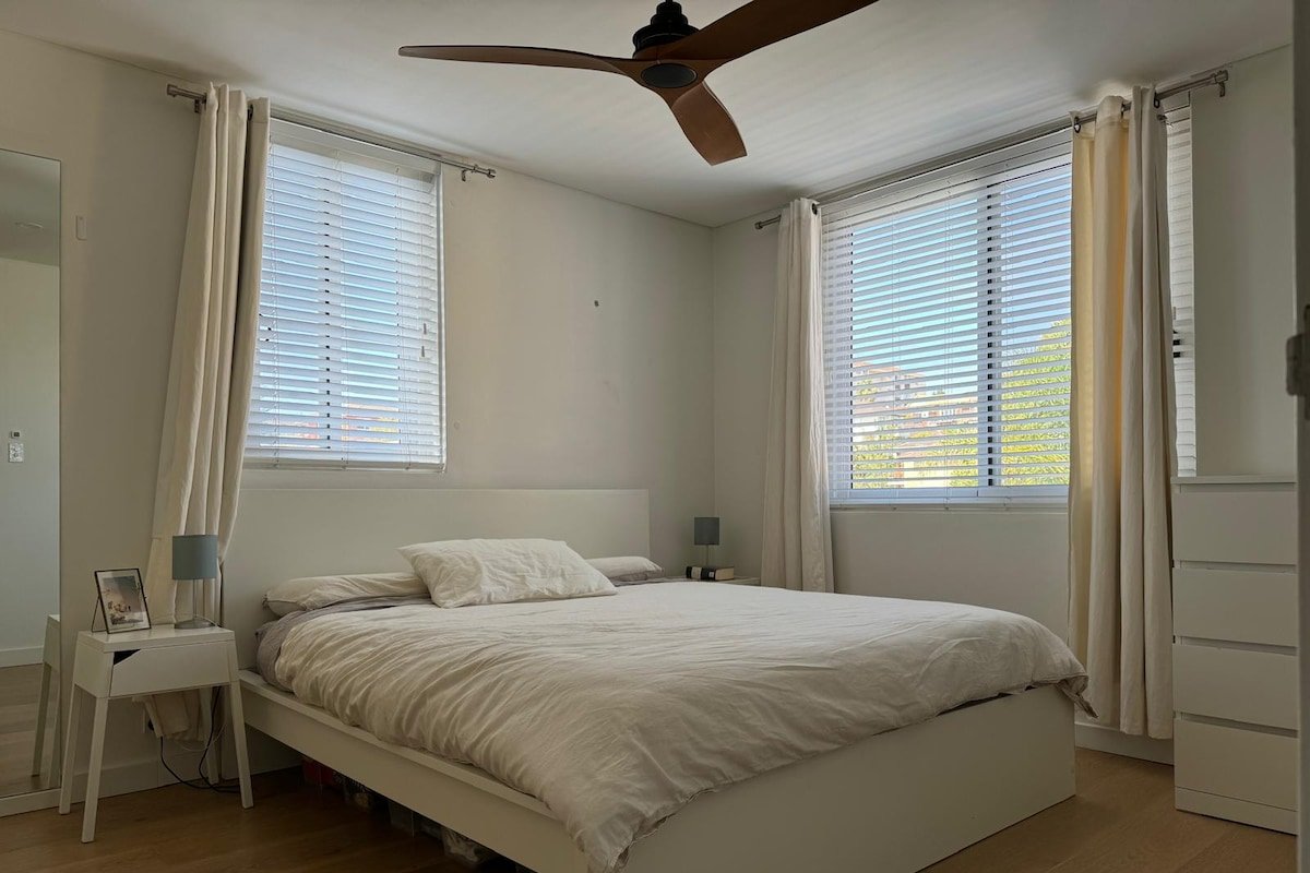 Sun-filled Coogee paradise! Seconds from the beach gallery image 4