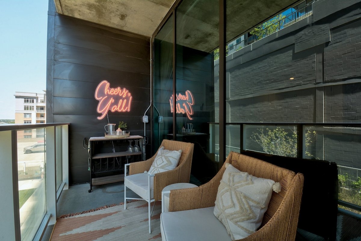 Lux Group Stay | Rooftop Pool | #1 Stay on Rainey gallery image 5