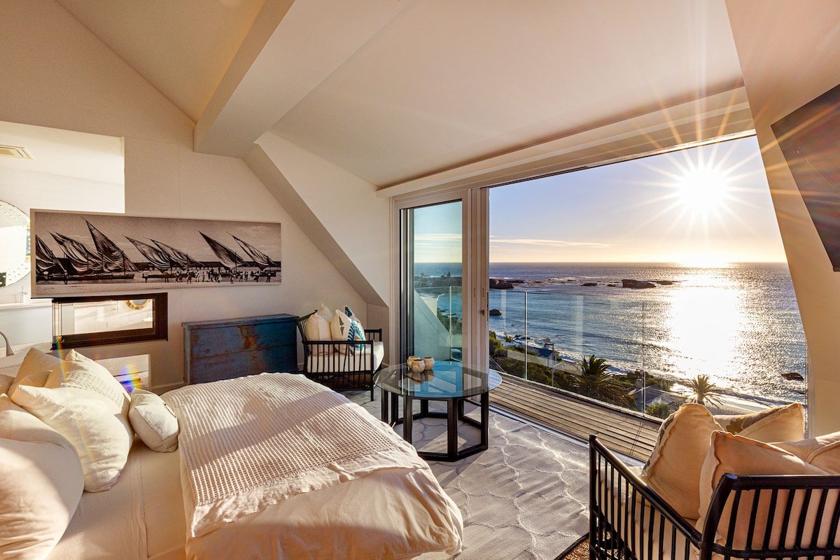 Opulent Clifton Beach House with Uninterrupted Sea Views. gallery image 2