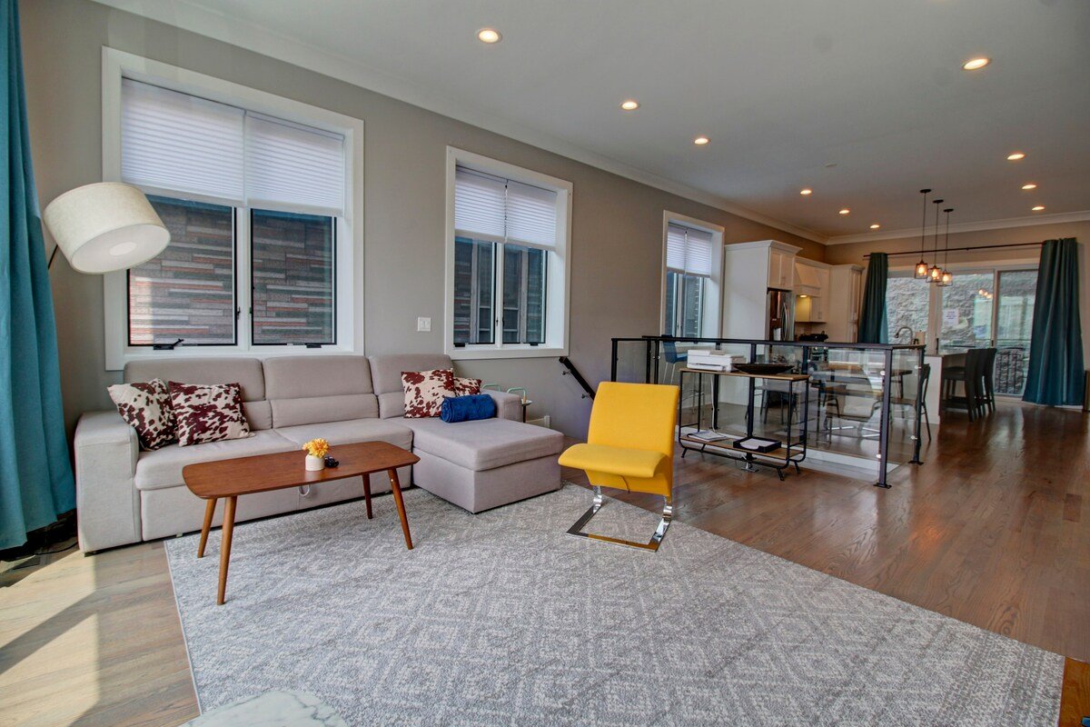 Luxury Condo w/ HOT TUB and Stunning Roof Top Deck gallery image 4