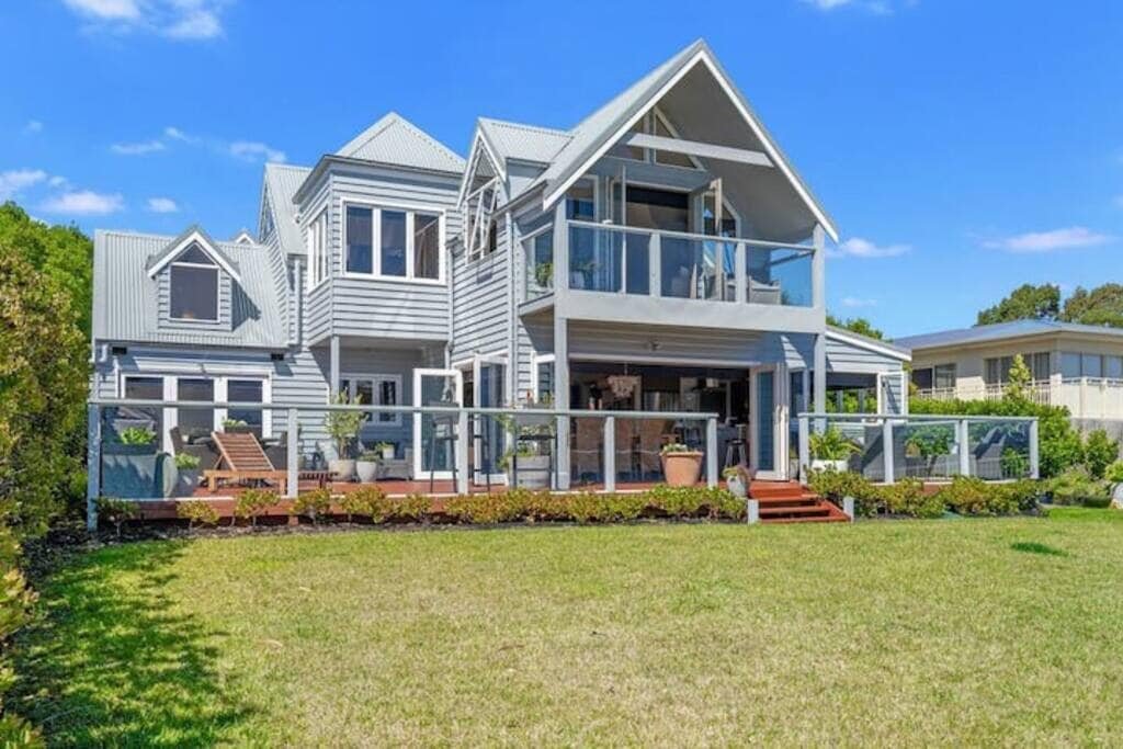 “Casa Con Vista” Luxury Waterfront Home Sleeps 10 gallery image 4