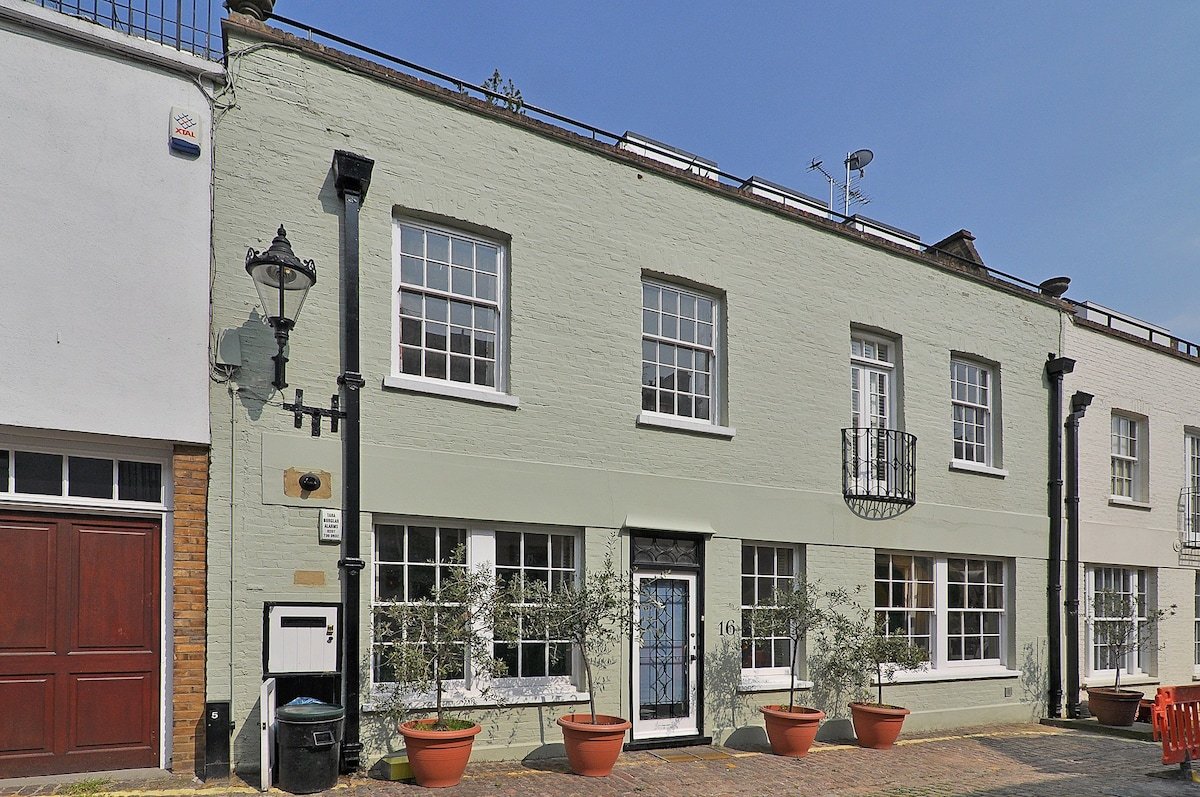 5 Bedroom Mews House, Knightsbridge gallery image 2