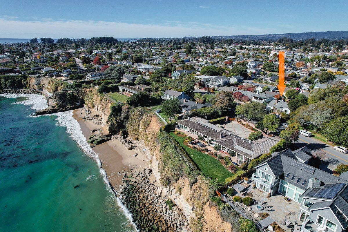 Relaxing Beach House: 1 min to Privates Beach gallery image 3