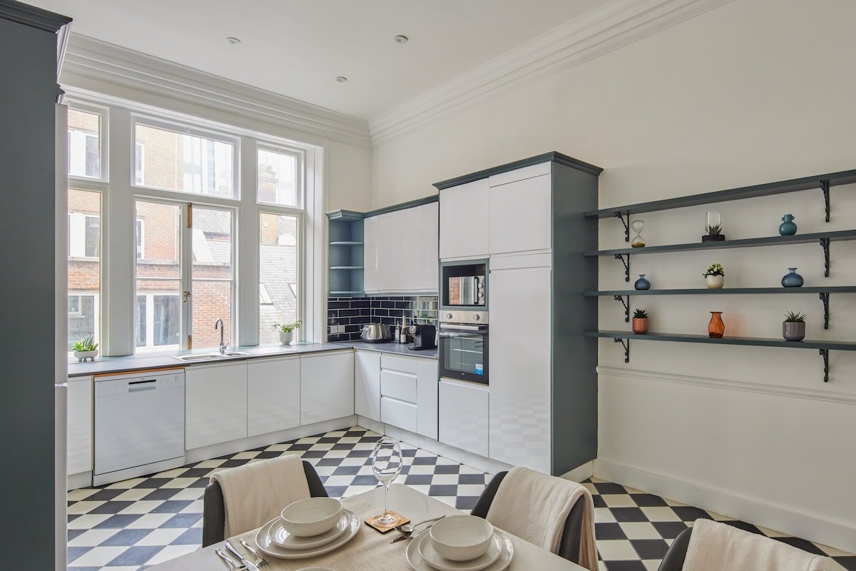 Grand Mayfair Duplex | Classically British gallery image 5