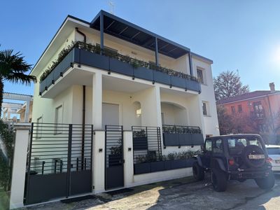 White House/Villa con posti auto