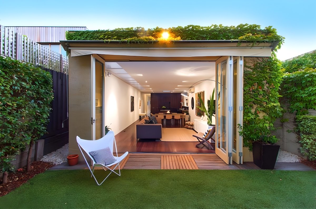 St Kilda Style – Stunning 3 Bedroom House gallery image 2