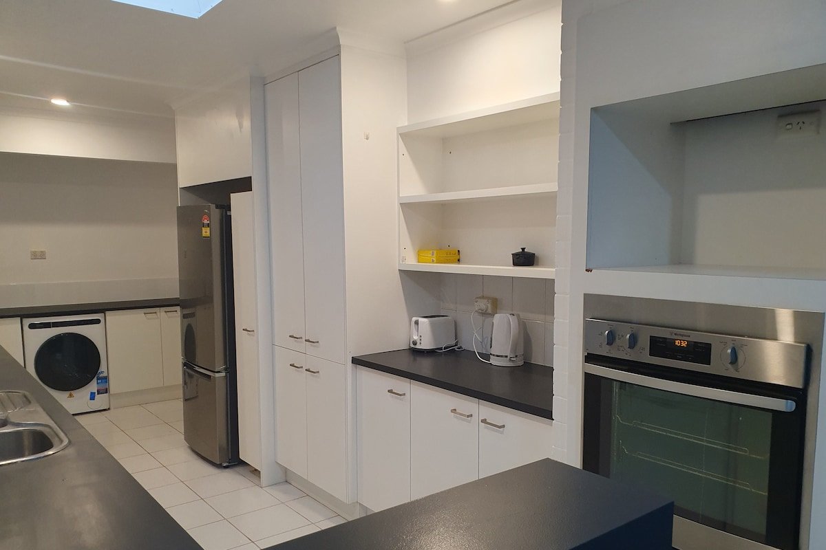 Family-Friendly Suburban Home gallery image 5