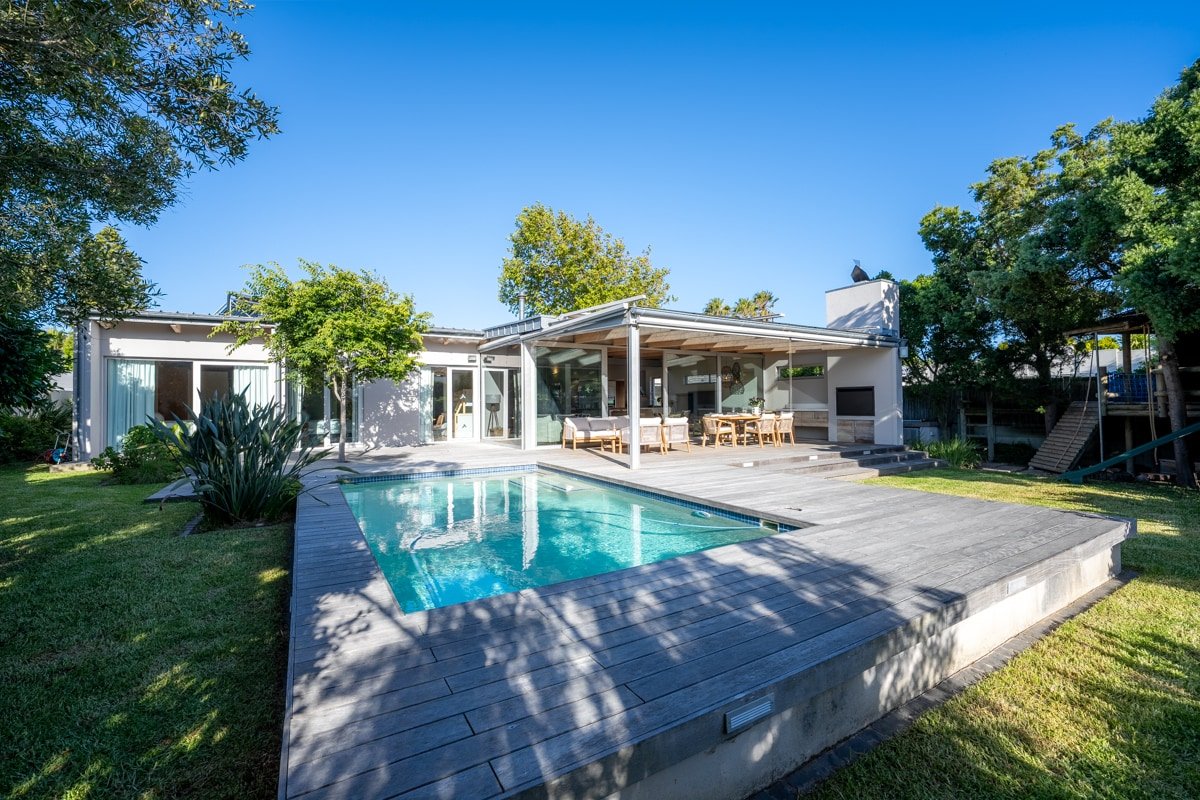 Villa with Pool, Table Mountain View & Kids’ Area gallery image 2