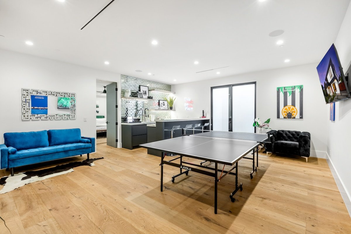 Lux WeHo Villa w/ Theater, Game Room, Pool gallery image 5